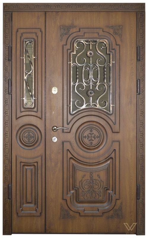 Двери входные двуполые, с ковкой и стеклопакетом
