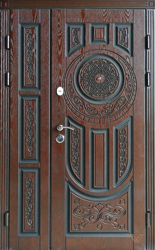 Класичні вхідні броньовані двері з полімерними накладками для котеджу